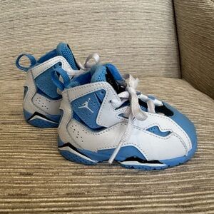 Jordan Toddler True Flight Sneakers in Blue and White.